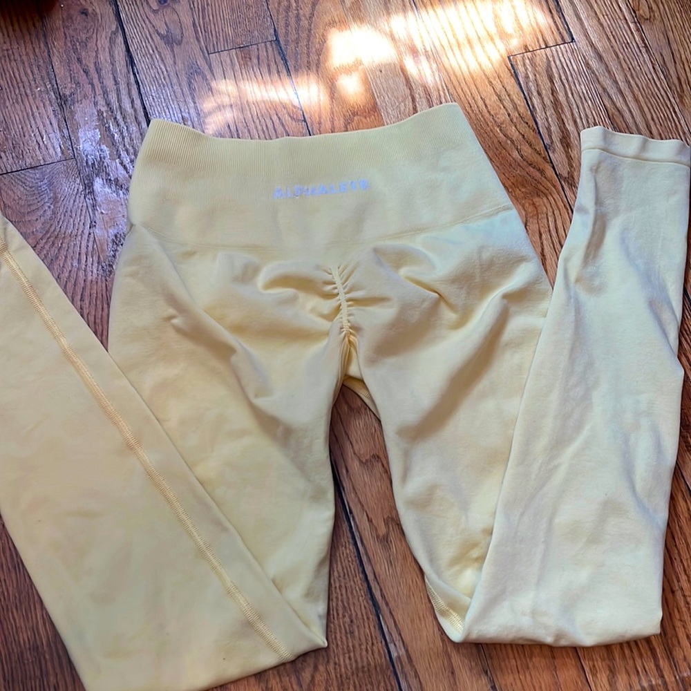 Alphalete pale yellow leggings